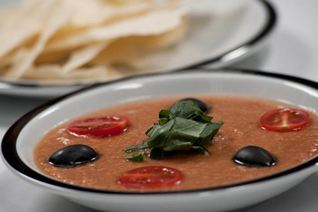 Гаспачо с пшеничными чипсами