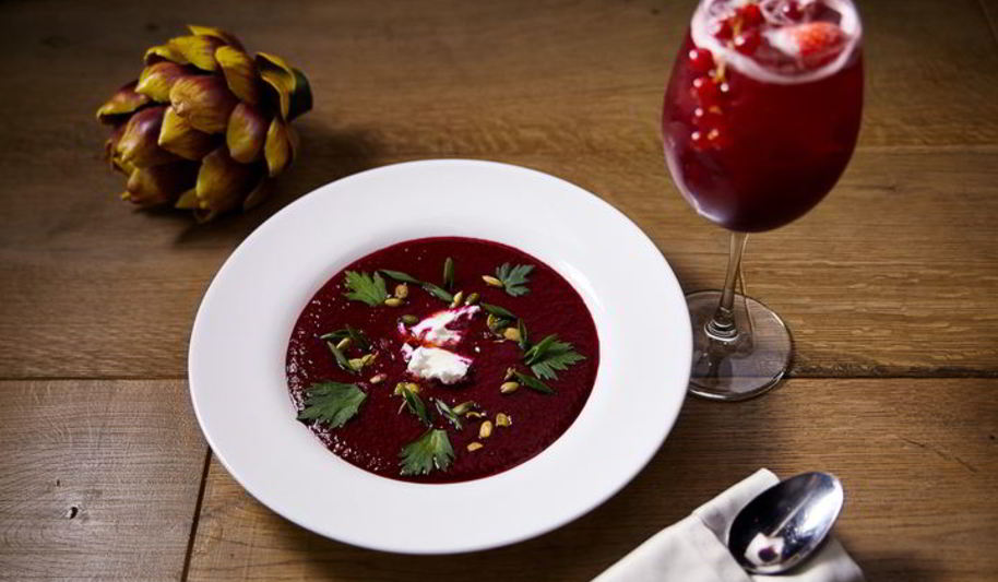 Рецепт свекольного гаспачо с козьим сыром