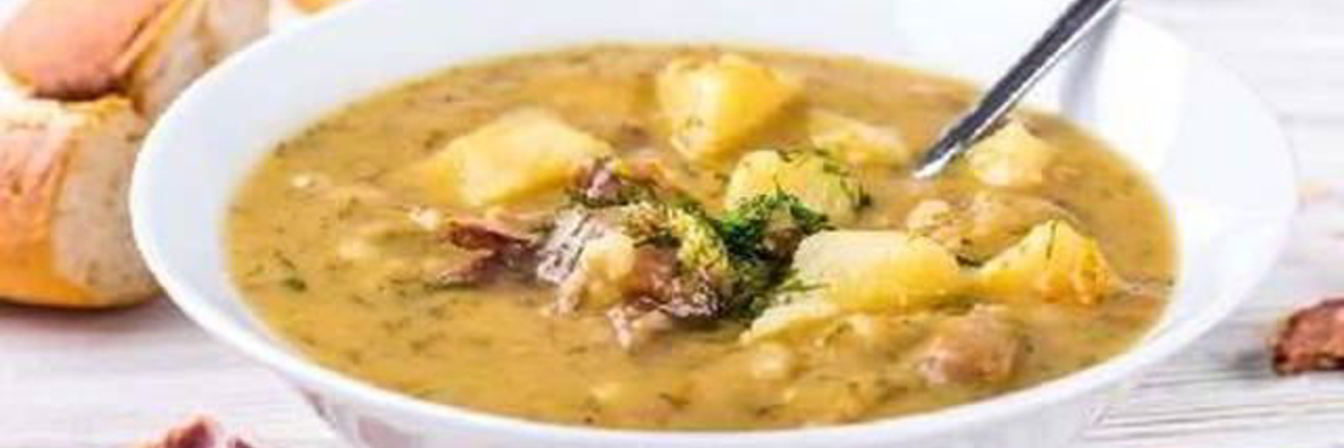 Ароматный гороховый суп с копченой курицей