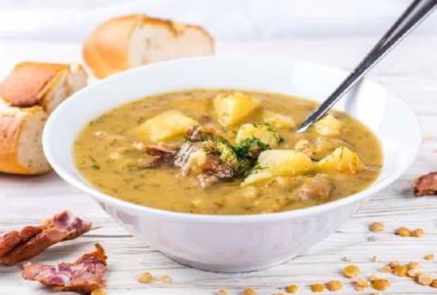 Ароматный гороховый суп с копченой курицей