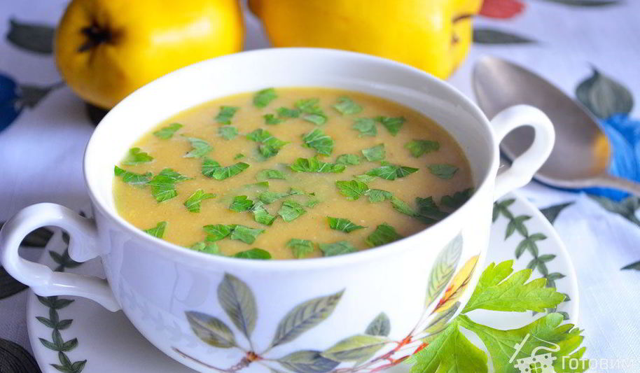 Рецепт горохового супа-крема с айвой и беконом