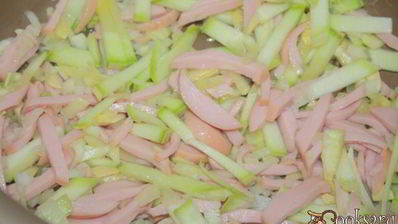 гороховый суп на баранине с кабачком и сарделькой