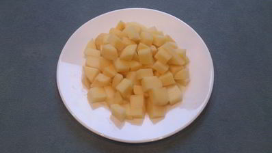 гороховый суп с копченостями в хлебе