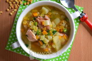 Гороховый суп с копченым окорочком