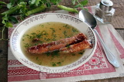 Гороховый суп с копчеными ребрышками в мультиварке