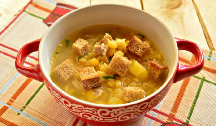 Рецепт горохового супа с курицей и сухариками
