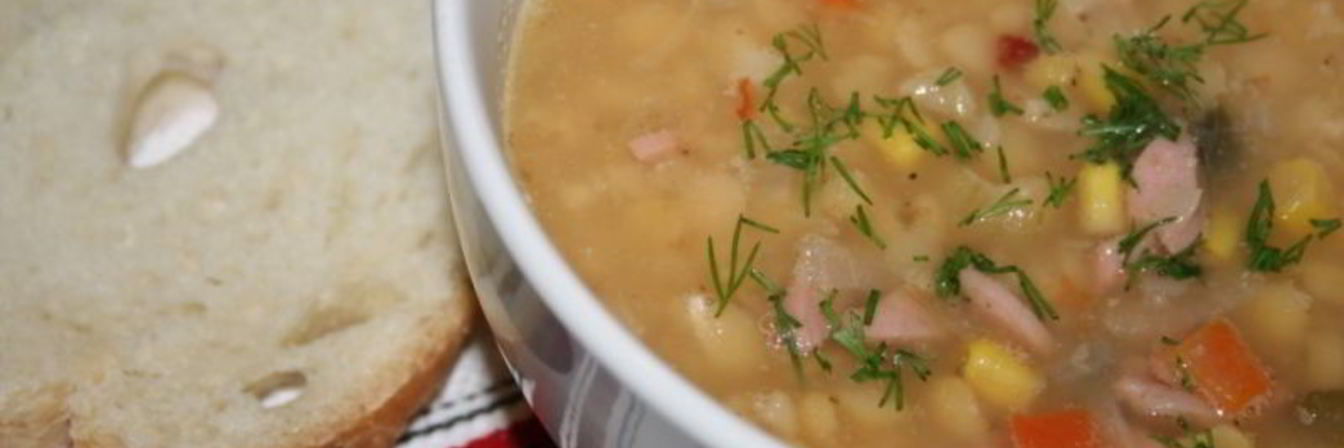 Гороховый суп с сосисками и сладкой кукурузой