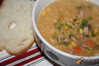 Гороховый суп с сосисками и сладкой кукурузой