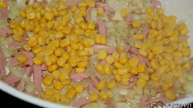 гороховый суп с сосисками и сладкой кукурузой