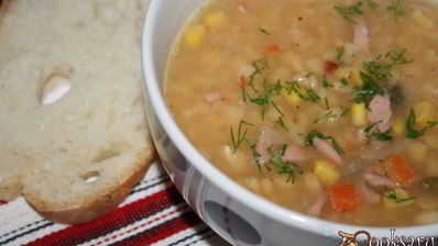 гороховый суп с сосисками и сладкой кукурузой