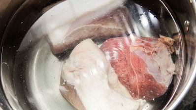 гороховый суп в буханке