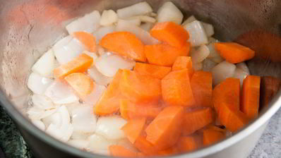 гороховый суп в буханке