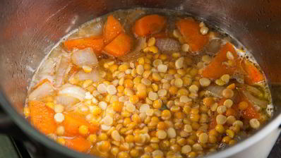 гороховый суп в буханке