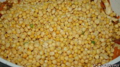 густой гороховый суп с куриной грудкой и чорризо