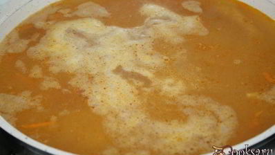 густой гороховый суп с куриной грудкой и чорризо