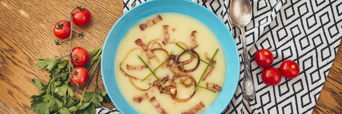 Суп гороховый с беконом и луком-фри