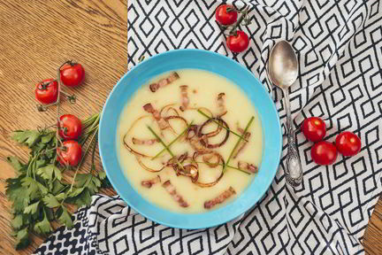 Суп гороховый с беконом и луком-фри
