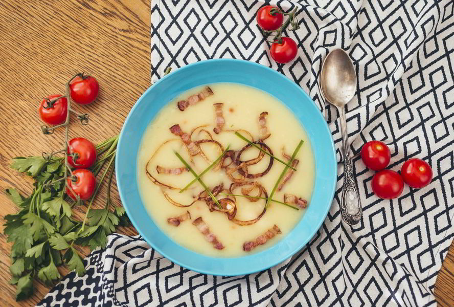 Суп гороховый с беконом и луком-фри