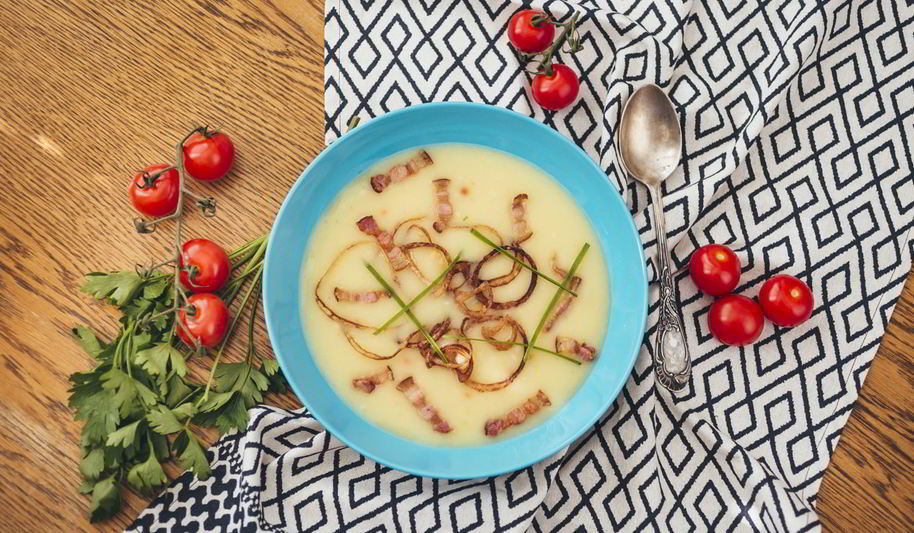 Рецепт супа горохового с беконом и луком-фри
