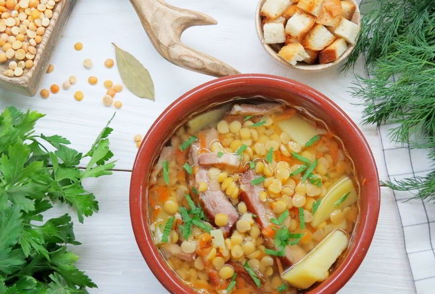 Суп гороховый с копченостями и горчицей