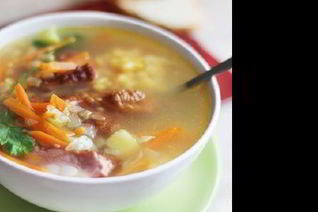 Суп гороховый с копчеными ребрышками