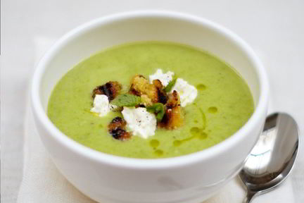 Суп из свежего гороха с заправкой