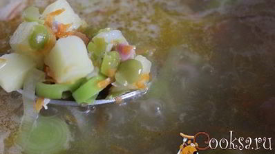 суп из зеленого гороха с копченостями