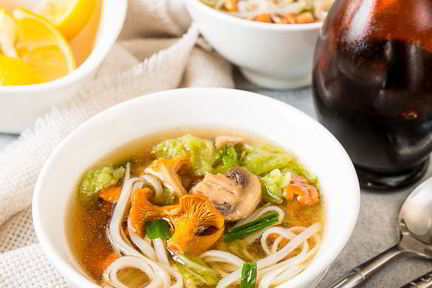 Грибной суп с лапшой в азиатском стиле