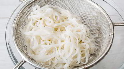 грибной суп с лапшой в азиатском стиле