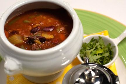 Густой фасолевый суп из телячьих хвостов