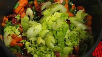 густой фасолевый суп из телячьих хвостов