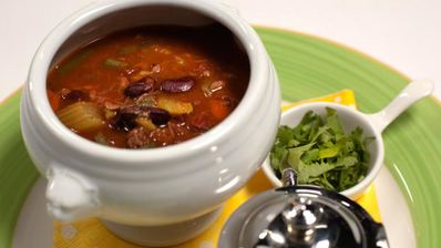 густой фасолевый суп из телячьих хвостов