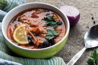 Густой суп со свининой и овощами