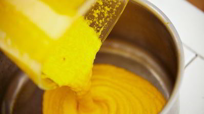 холодный крем-суп из свеклы с щавелем