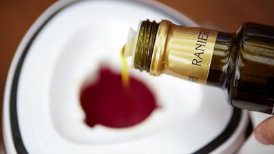 холодный крем-суп из свеклы с щавелем