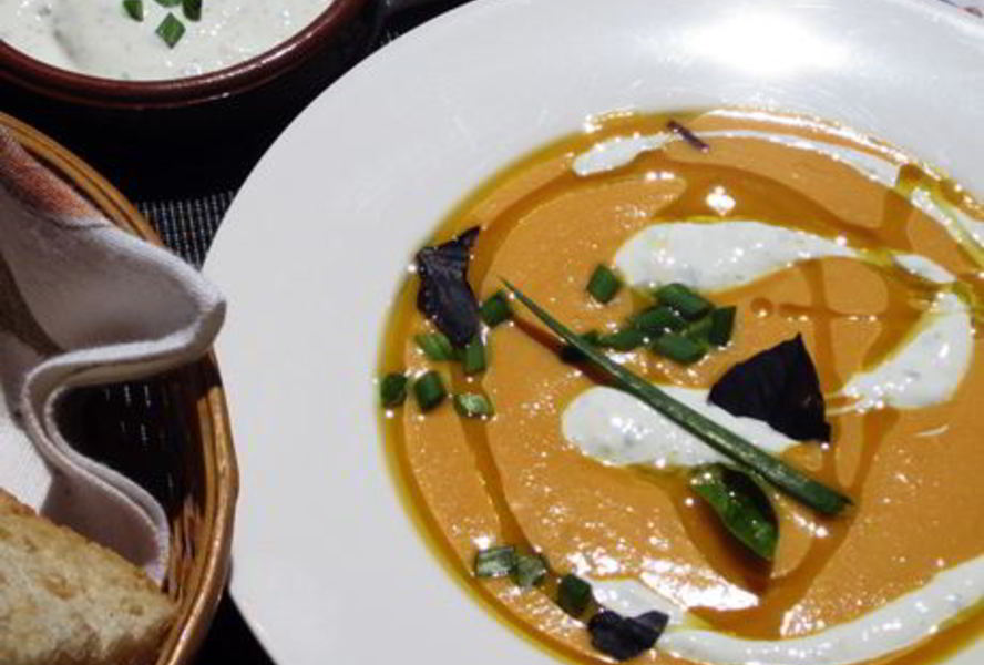 Холодный крем-суп с морковью и йогуртом