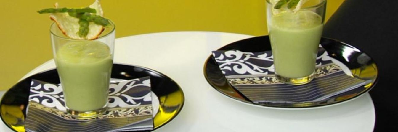 Холодный суп-пюре из спаржи и авокадо