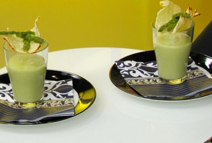 Холодный суп-пюре из спаржи и авокадо