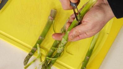 холодный суп-пюре из спаржи и авокадо