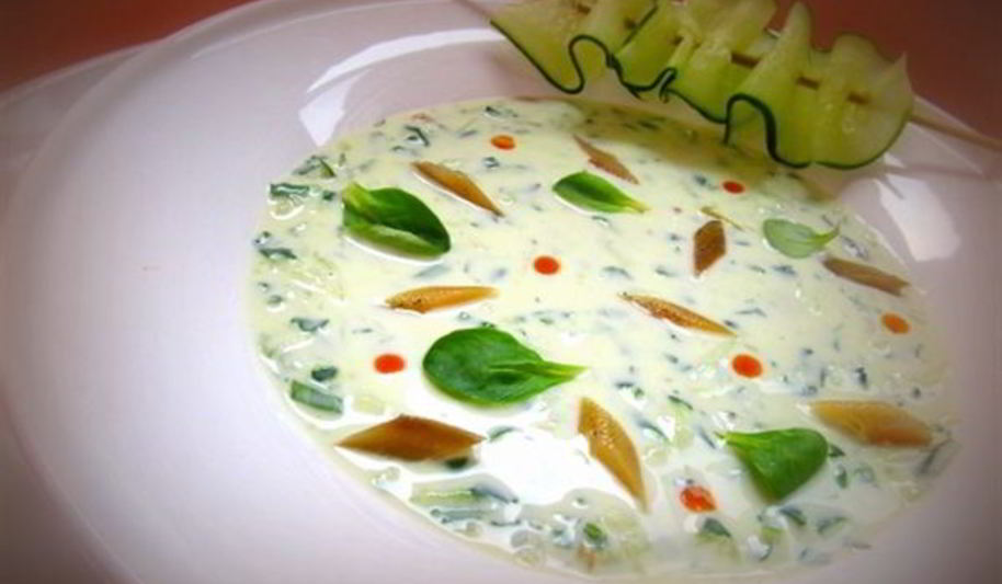 Рецепт холодного супа с огурцом и копченой рыбой