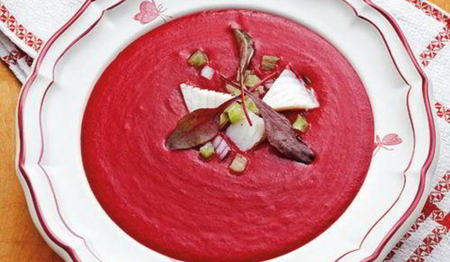 Рецепт холодного супа с тилапией и свекольной ботвой