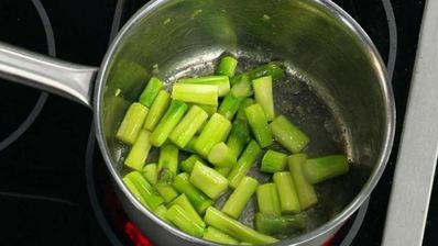 суп-крем из спаржи с палтусом холодного копчения