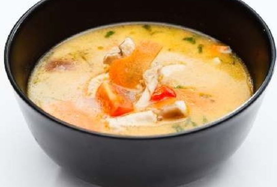 Кокосовый суп с луком и сельдереем