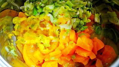 крем-суп из тыквы с сырными рулетиками