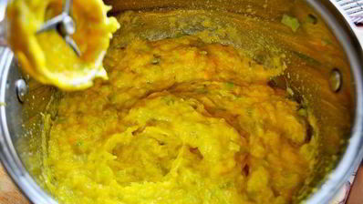 крем-суп из тыквы с сырными рулетиками