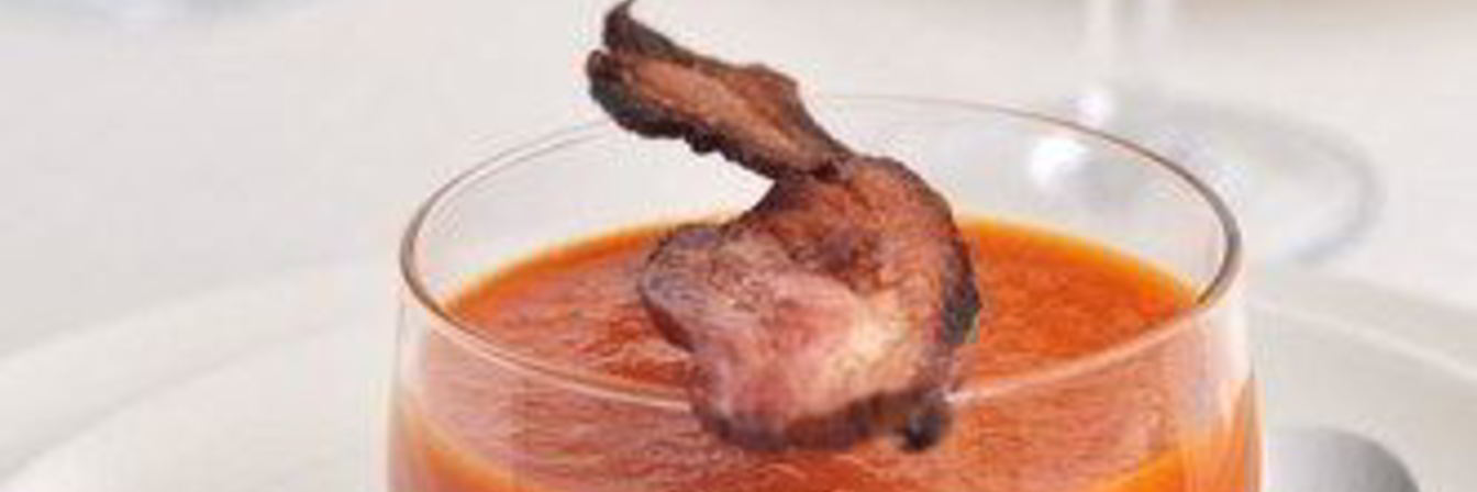 Крем-суп из запеченных томатов с хрустящим беконом