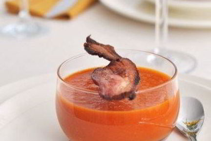 Крем-суп из запеченных томатов с хрустящим беконом