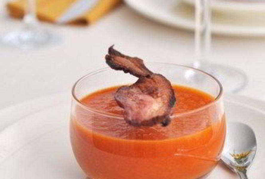 Крем-суп из запеченных томатов с хрустящим беконом