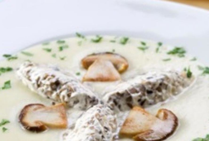 Крем-суп с грибным муссом и чесночными гренками