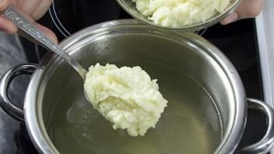 крем-суп с грибным муссом и чесночными гренками